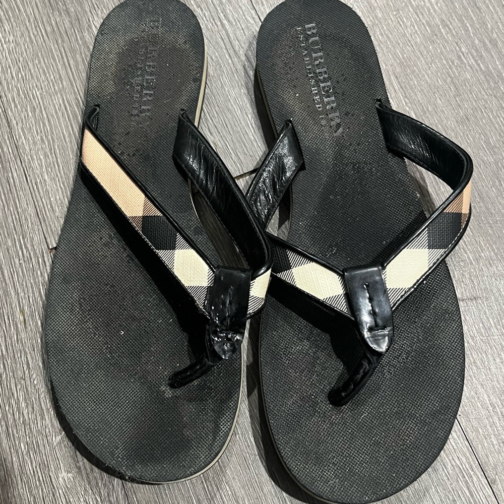 Burberry Black And Tan Sandals Chic Casual Footwear